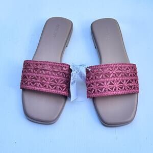 Old Navy Women's Ginger Spice Slip On Crafted Sandals With Flower Design  Sz 8